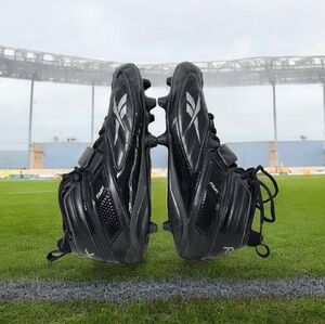 Reebok NFL men's cleats size 12 in excellent preloved condition. Cleats intact.